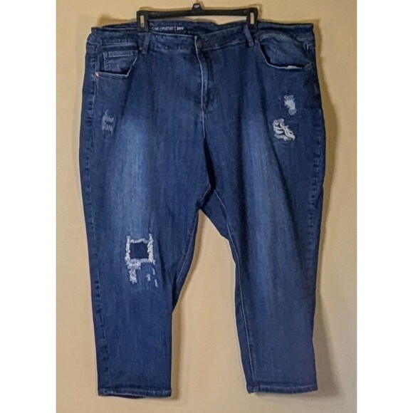 Avenue Women’s Plus Size 28 Boyfriend Capri Jeans Distressed Patch Cropped Denim - Picture 2 of 10